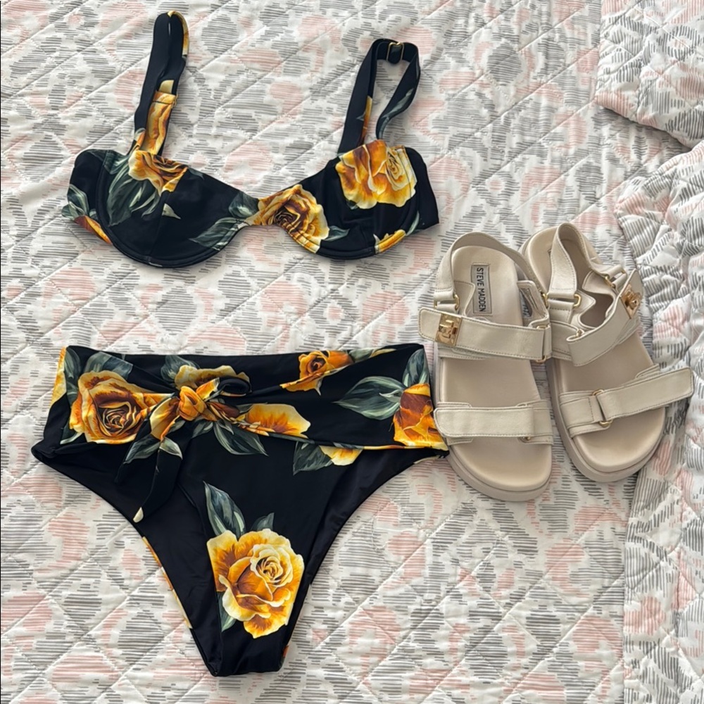 WEWOREWHAT Floral Bikini Set